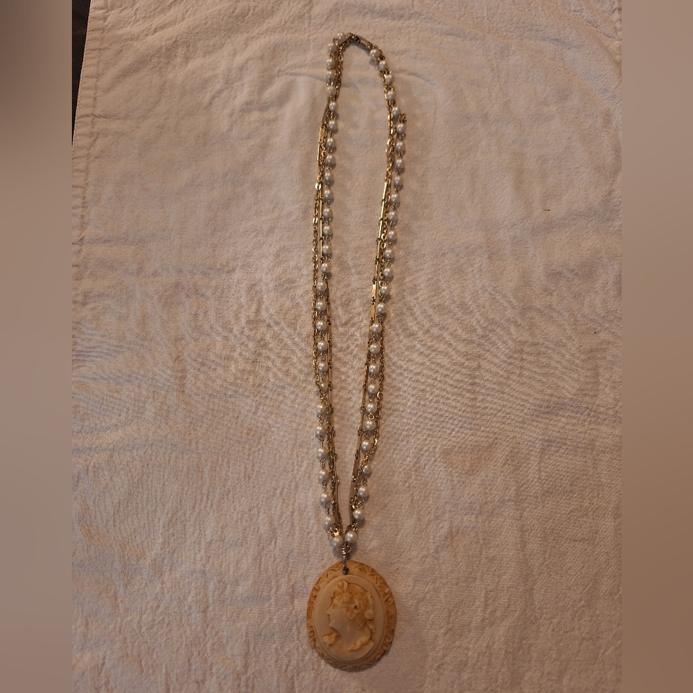 Vintage cameo and pearl necklace
